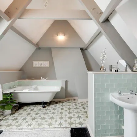 3 Bed In Whitby Oc-L20748