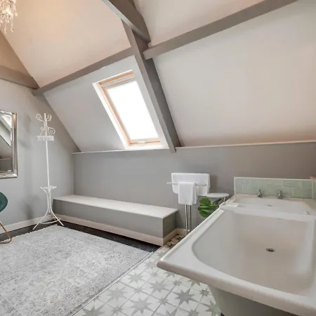 3 Bed In Whitby Oc-L20748 *