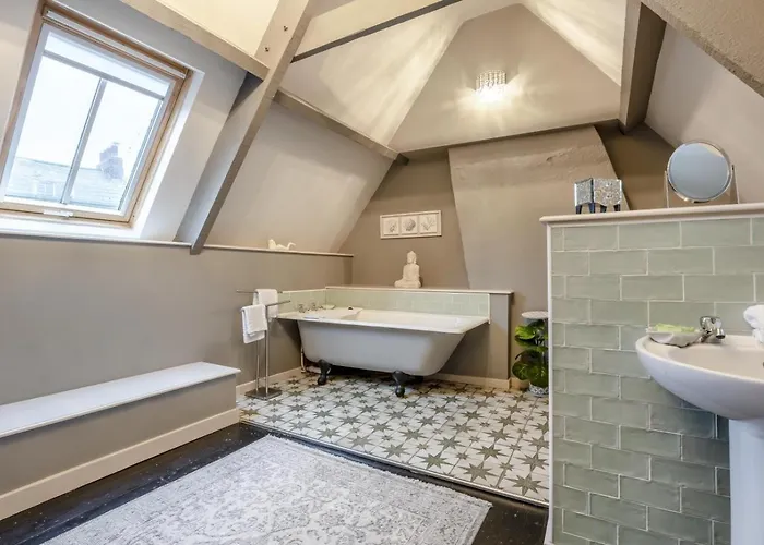 3 Bed In Oc-l20748 * Whitby